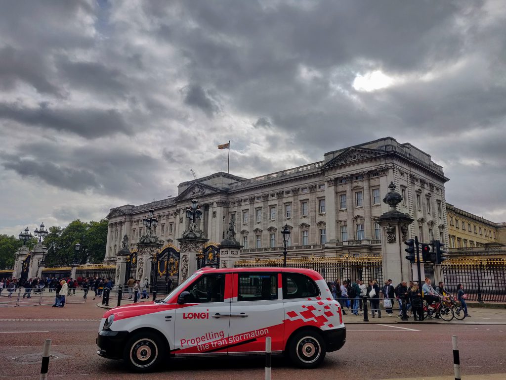 Sherbet Media Longi electric taxi Buckingham Palace advertising London